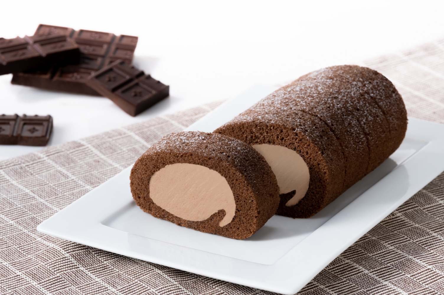 MILK & EGG ROLL CAKE NAMA CHOCO